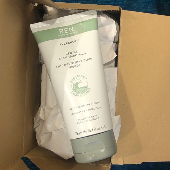 REN Evercalm Gentle Cleansing Milk - Picture 1 of 2